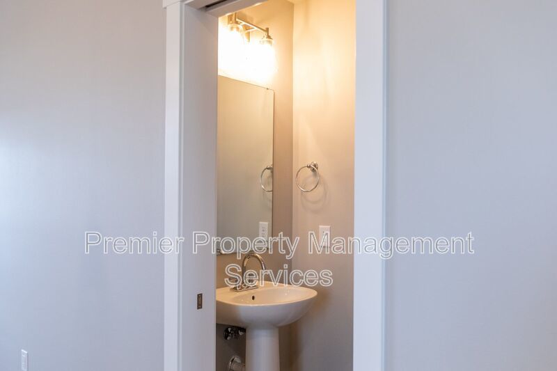 2 Bed/2.5 Bath Modern Duplex on Billings West End property image