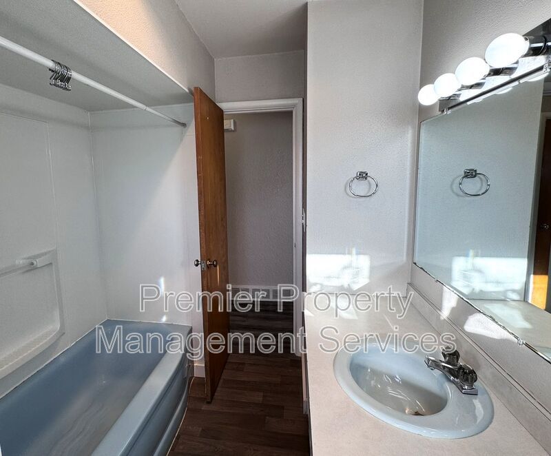 Charming West End Rental with Large Backyard & Garage property image