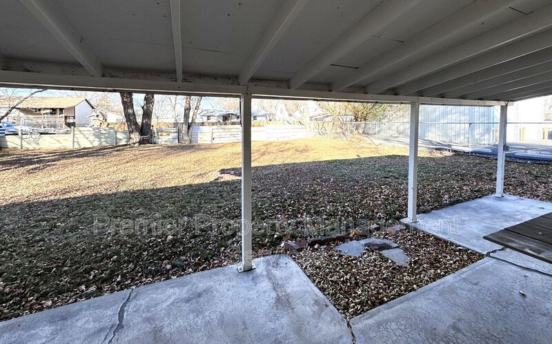 Charming West End Rental with Large Backyard & Garage property image