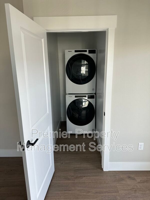 2 Bed / 2 Bath Modern Apartment on Billings West End property image