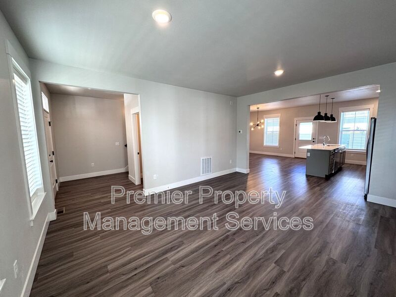 3 Bed / 2.5 Bath Modern Home on Billings West End property image