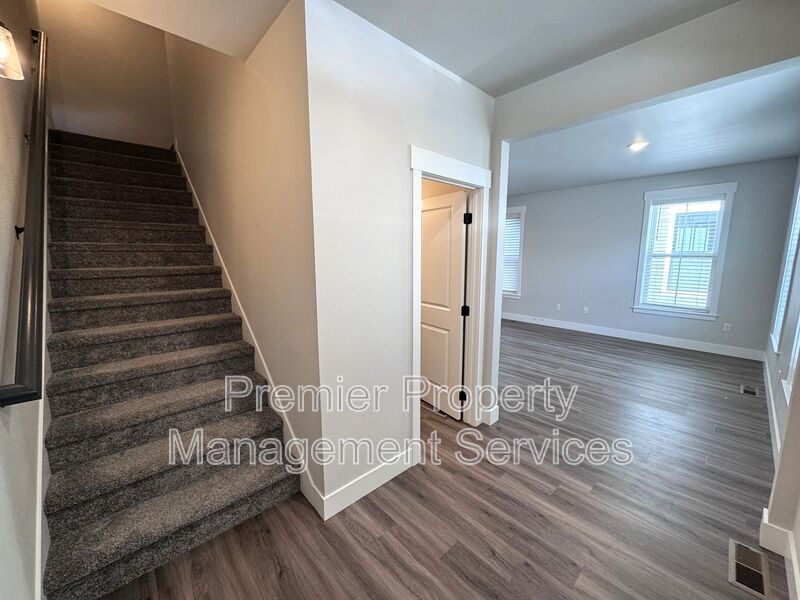 3 Bed / 2.5 Bath Modern Home on Billings West End property image