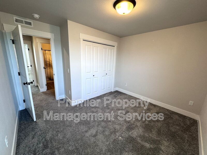 3 Bed / 2.5 Bath Modern Home on Billings West End property image