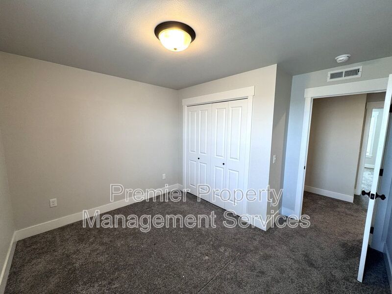 3 Bed / 2.5 Bath Modern Home on Billings West End property image