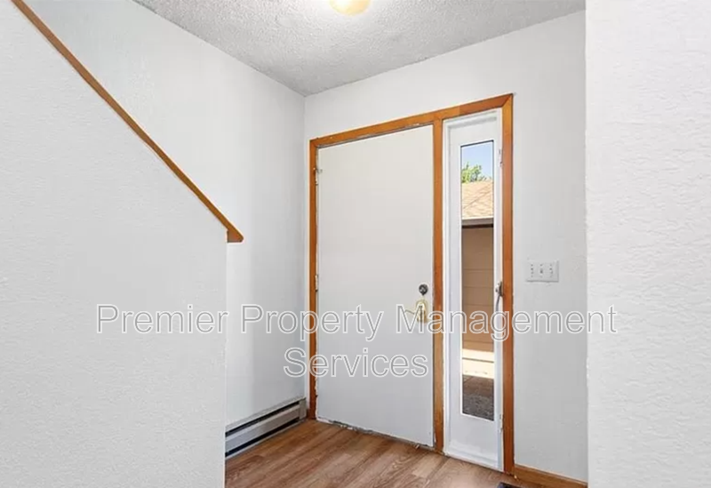 4 Bed Townhome in the Heights | Pet Friendly + Garage property image