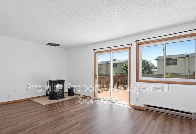 4 Bed Townhome in the Heights | Pet Friendly + Garage property image