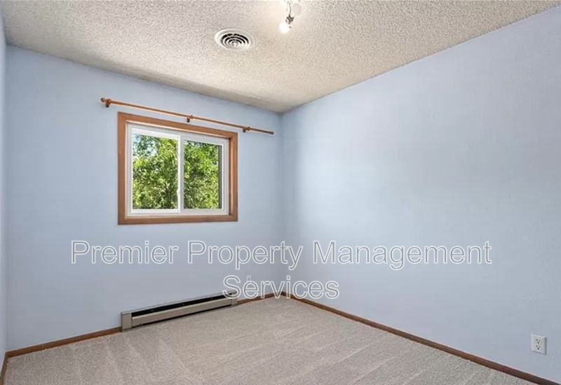 4 Bed Townhome in the Heights | Pet Friendly + Garage property image