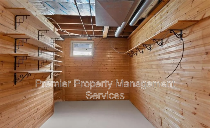 4 Bed Townhome in the Heights | Pet Friendly + Garage property image