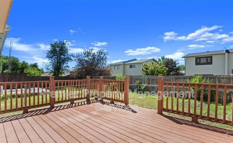 4 Bed Townhome in the Heights | Pet Friendly + Garage property image
