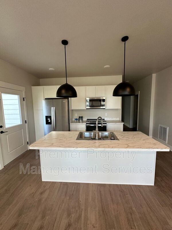 2 Bed / 2 Bath Modern Apartment on Billings West End property image