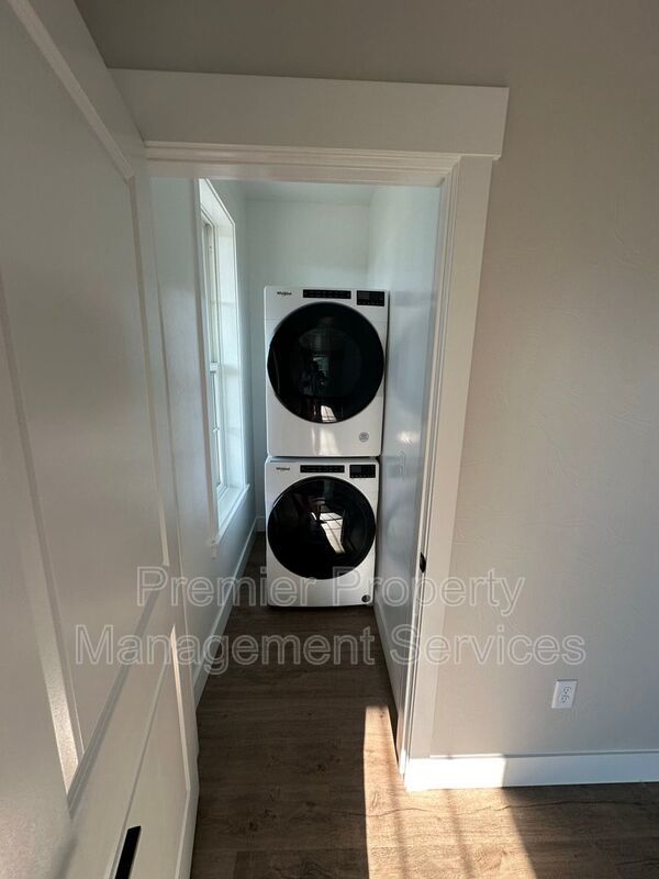 2 Bed / 2 Bath Modern Apartment on Billings West End property image