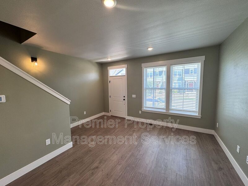 Move-In Ready Annafeld Home with In-Unit Laundry & Garage property image
