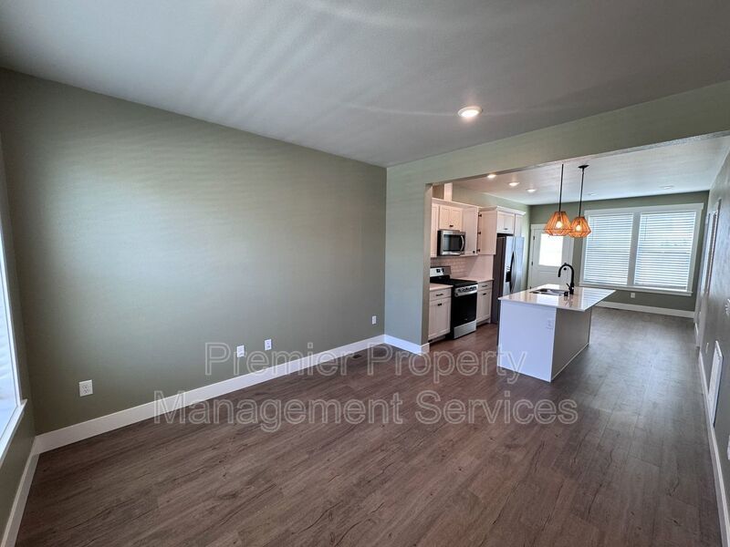 Move-In Ready Annafeld Home with In-Unit Laundry & Garage property image