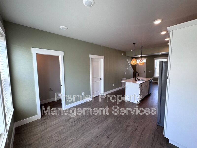 Move-In Ready Annafeld Home with In-Unit Laundry & Garage property image