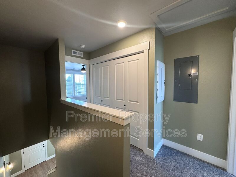 Move-In Ready Annafeld Home with In-Unit Laundry & Garage property image