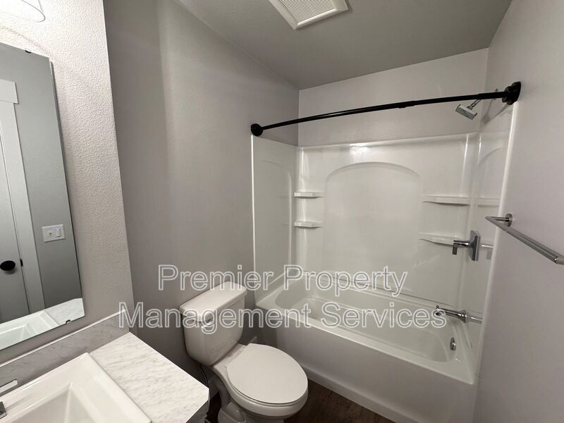 Move-In Ready Annafeld Home with In-Unit Laundry & Garage property image