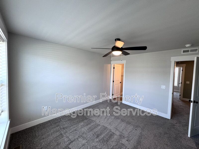 Move-In Ready Annafeld Home with In-Unit Laundry & Garage property image