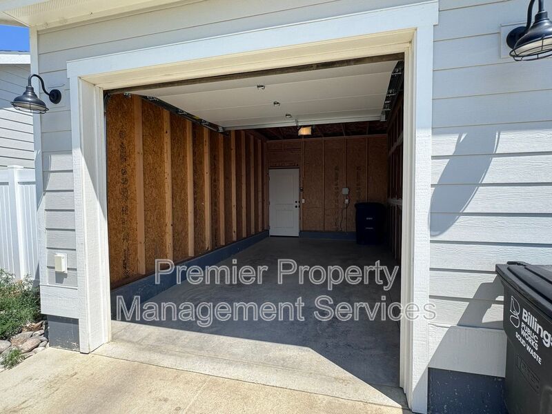Move-In Ready Annafeld Home with In-Unit Laundry & Garage property image
