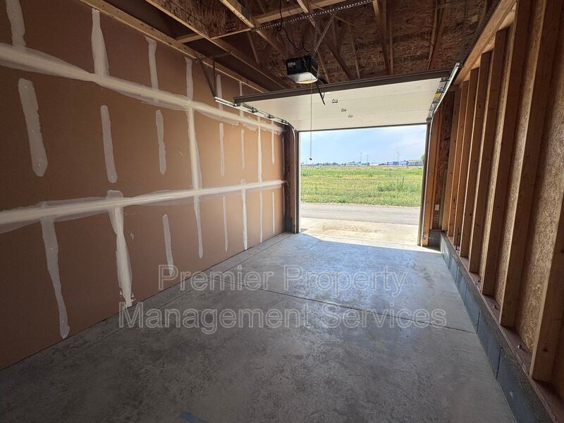 Move-In Ready Annafeld Home with In-Unit Laundry & Garage property image