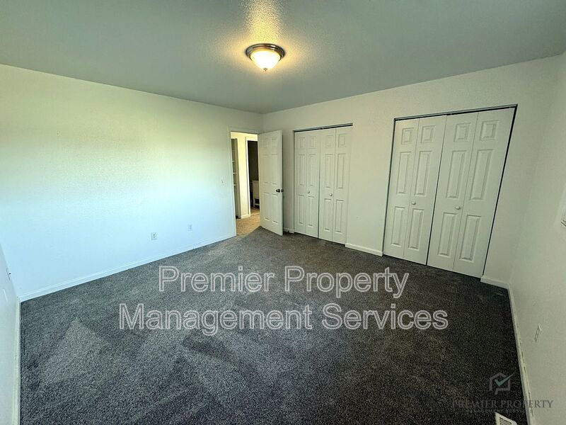 4 Bed / 2 Bath · 2,068 sq ft · Fenced Yard & Big Garage property image