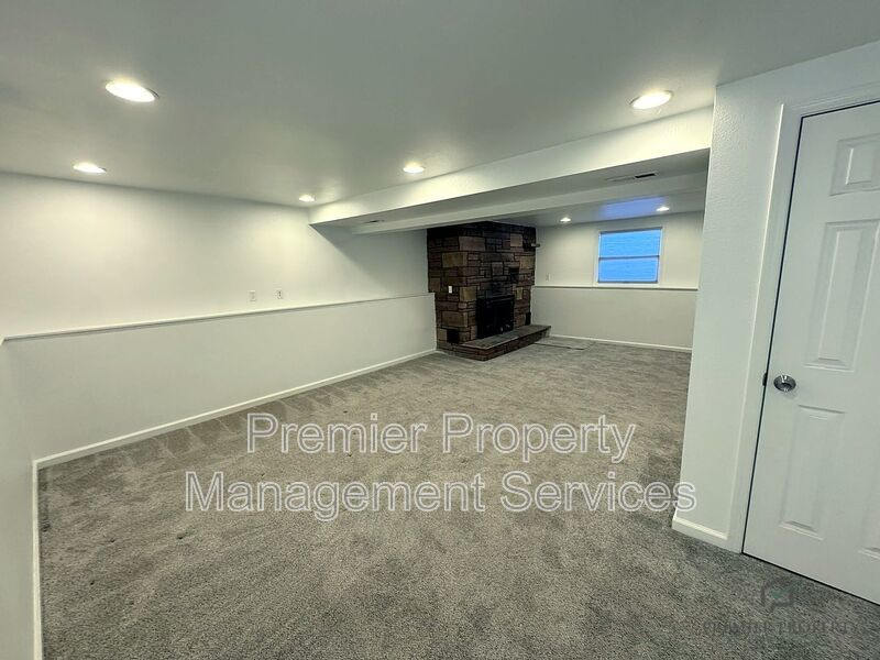 4 Bed / 2 Bath · 2,068 sq ft · Fenced Yard & Big Garage property image