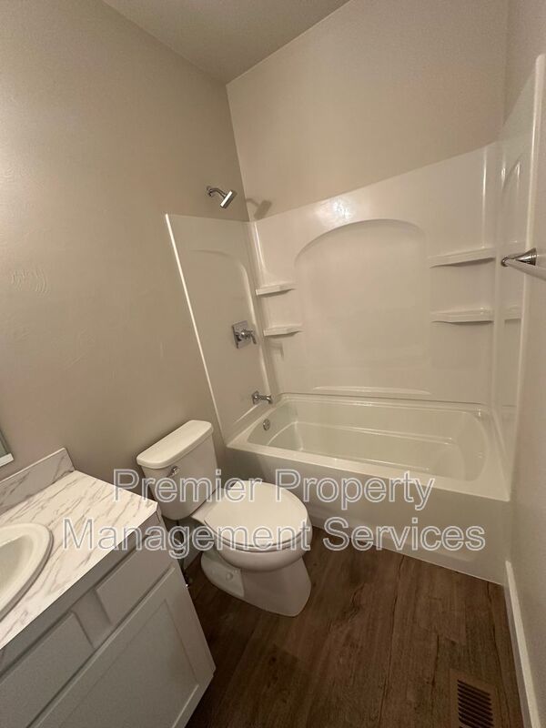 2 Bed / 2 Bath Modern Apartment on Billings West End property image